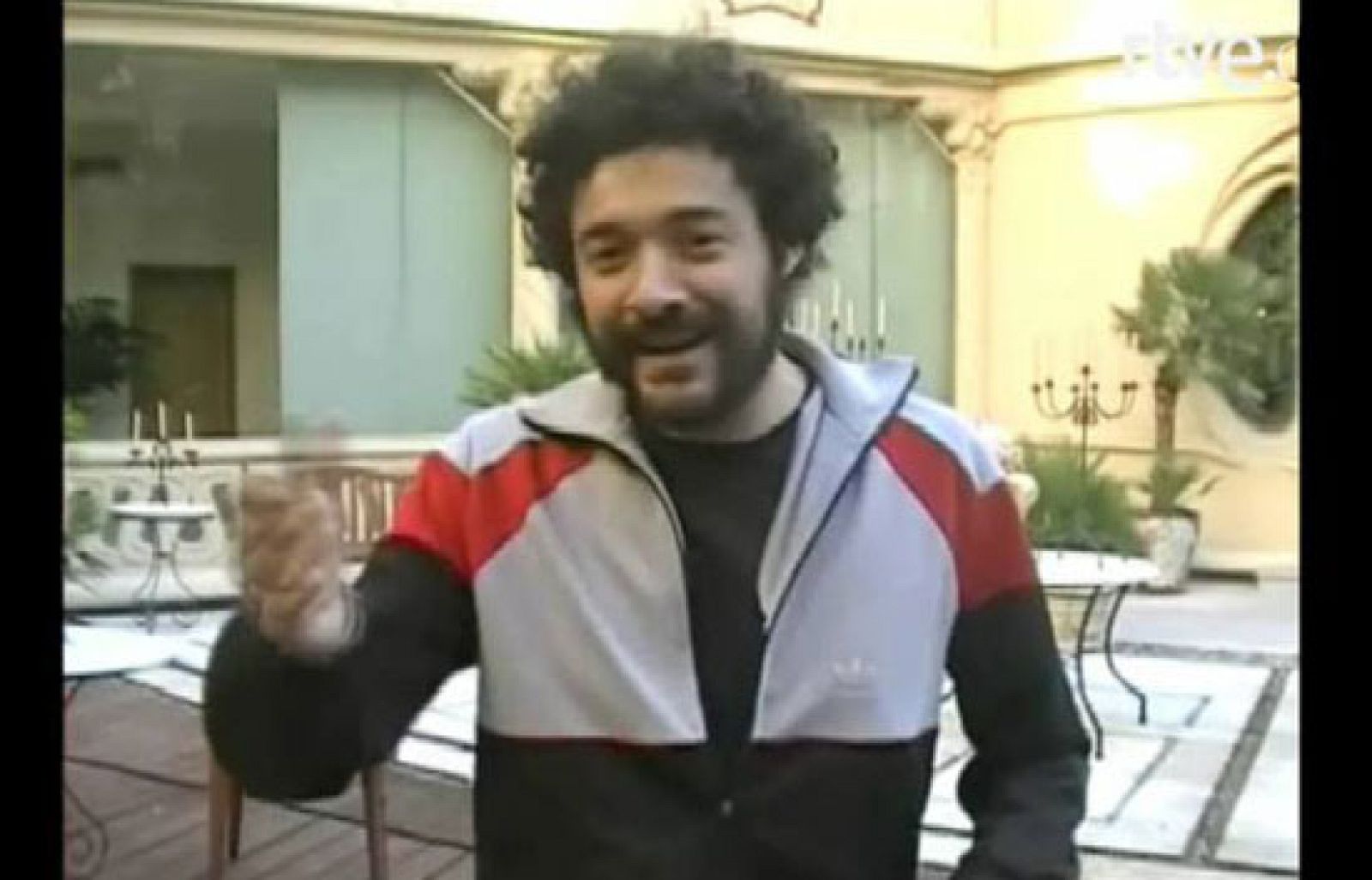 Amar - Moisés, en nombre del equipo de sonido, te desea Feliz Navidad - Amar en tiempos revueltos | Ver