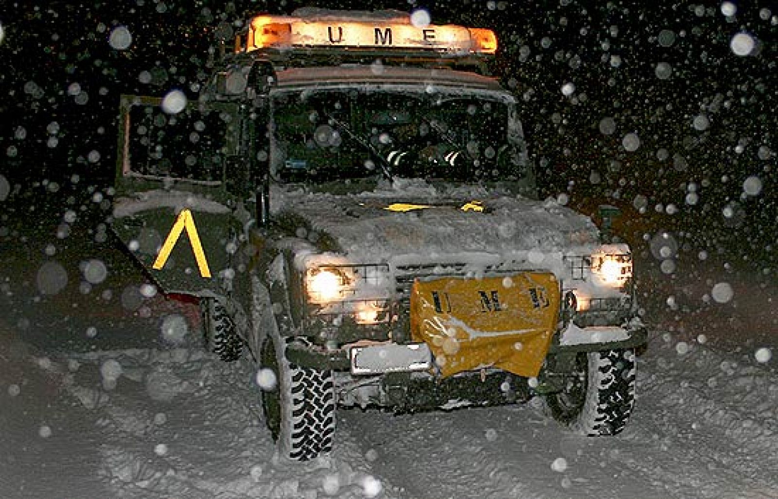 Así lucha la Unidad Militar de Emergencia contra la nieve