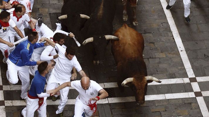 San Fermín - Quinto encierro muy rápido con los toros de Jandilla