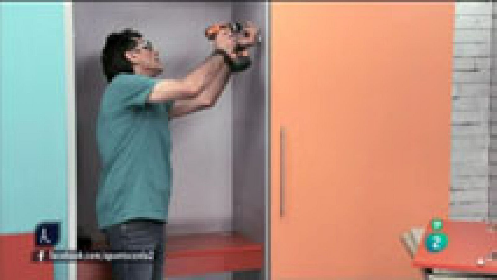 A punto con La 2 - Bricolaje - Aprovechar los armarios y ampliar las tomas de lavadora o lavavajillas.