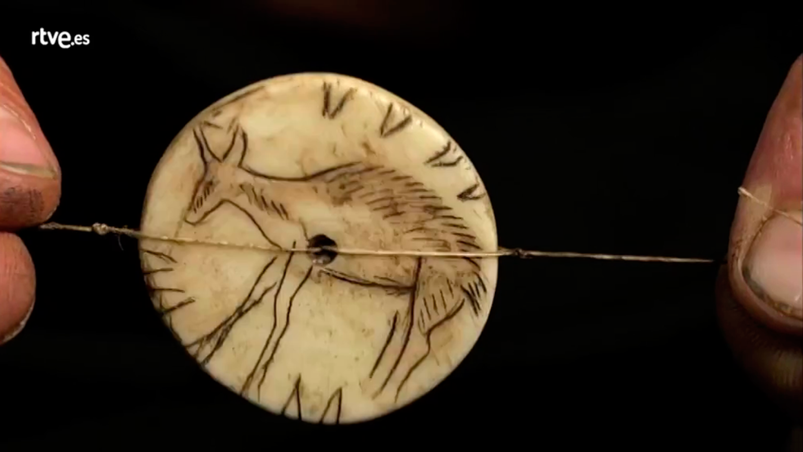 Así comienza el documental 'Cuando el Homo Sapiens hacia cine'