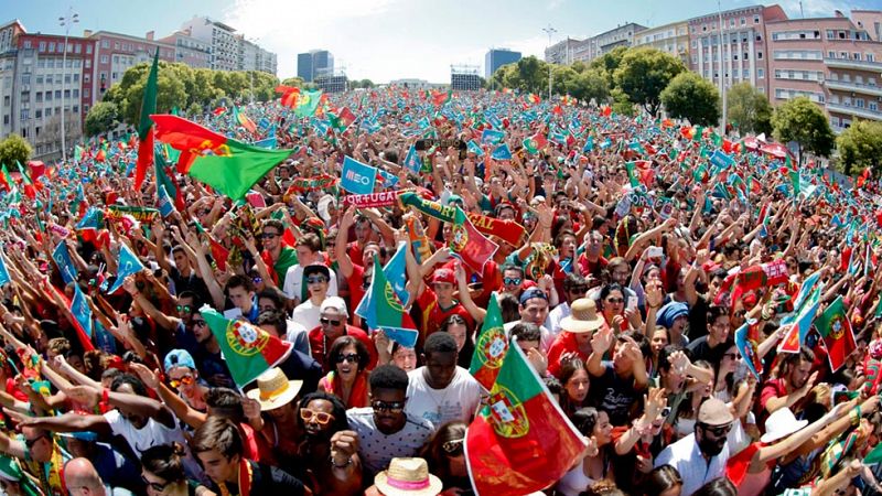 Lisboa se vuelca con los campeones de Europa de fútbol