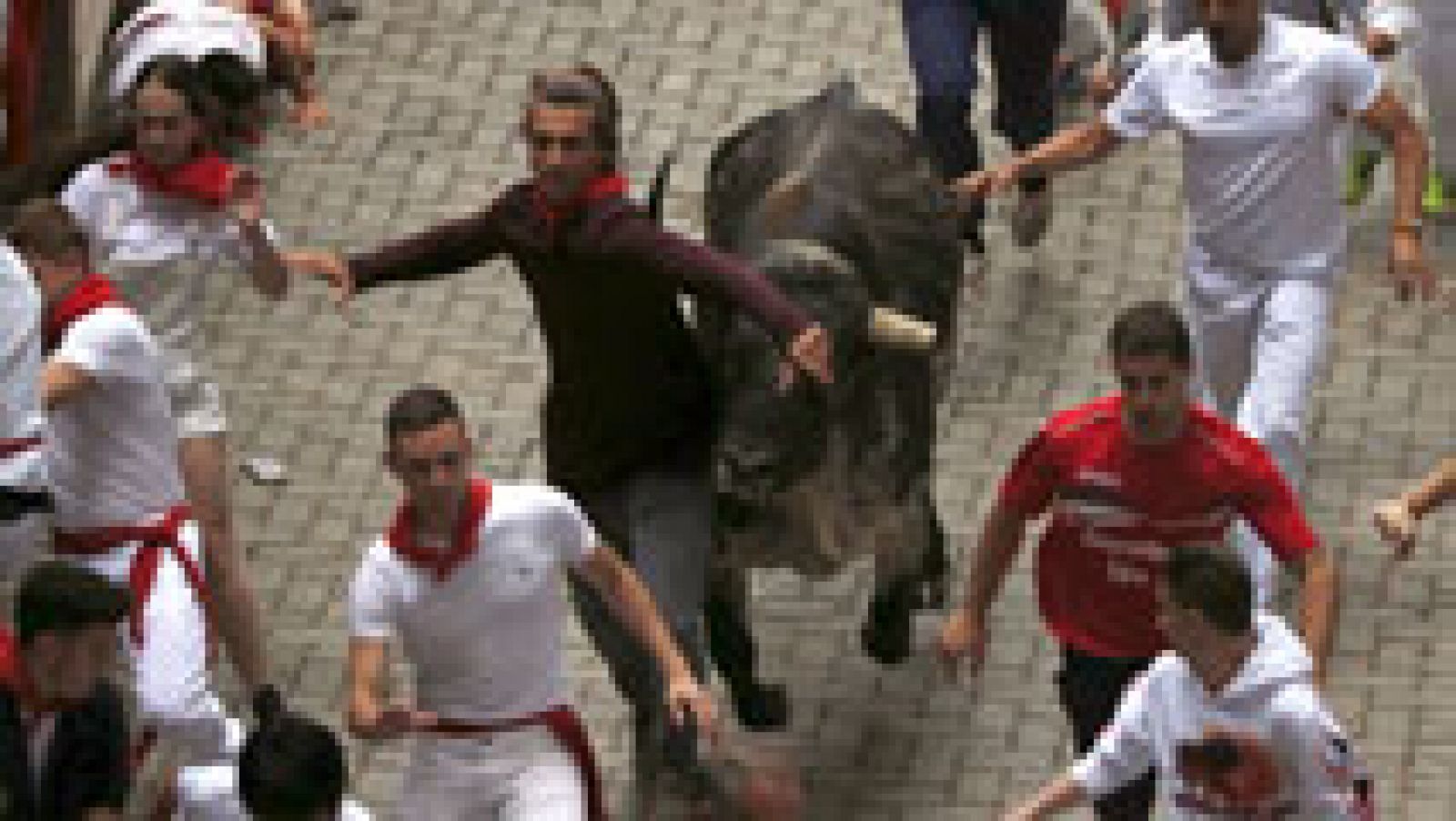 Sexto encierro de San Fermín 2016 muy rápido y con bonitas carreras 