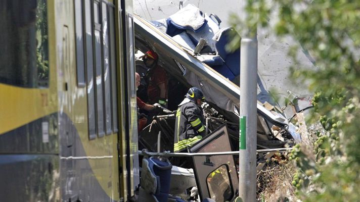 Telediario 1 - Al menos 20 fallecidos en un accidente de tren en la región italiana de Apulia