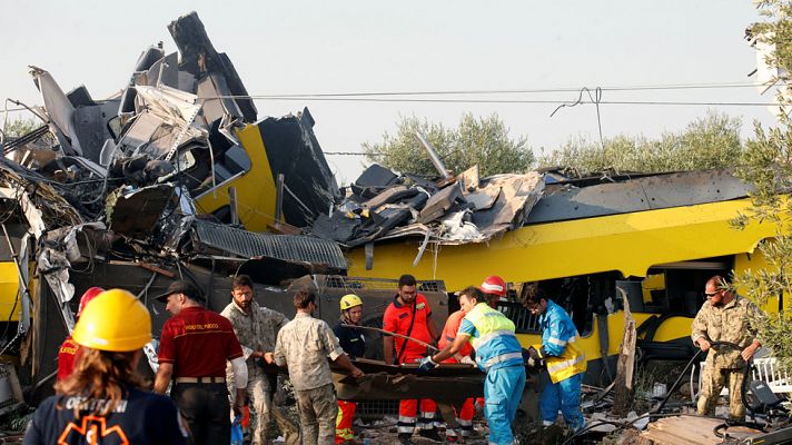 Telediario 1 - Un choque de trenes en el sur de Italia deja al menos 22 muertos y decenas de heridos