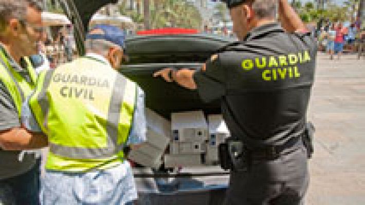 Telediario 1 - Detenidos el secretario y el interventor de Lloret por contratos presuntos contratos irregulares