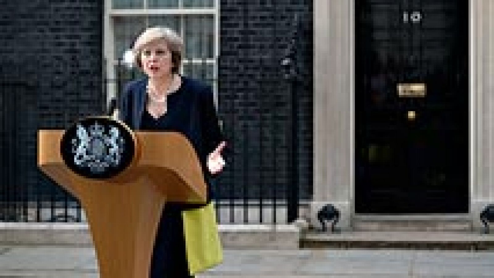 Telediario 1: Theresa May ya es la nueva primera ministra de Reino Unido | RTVE Play