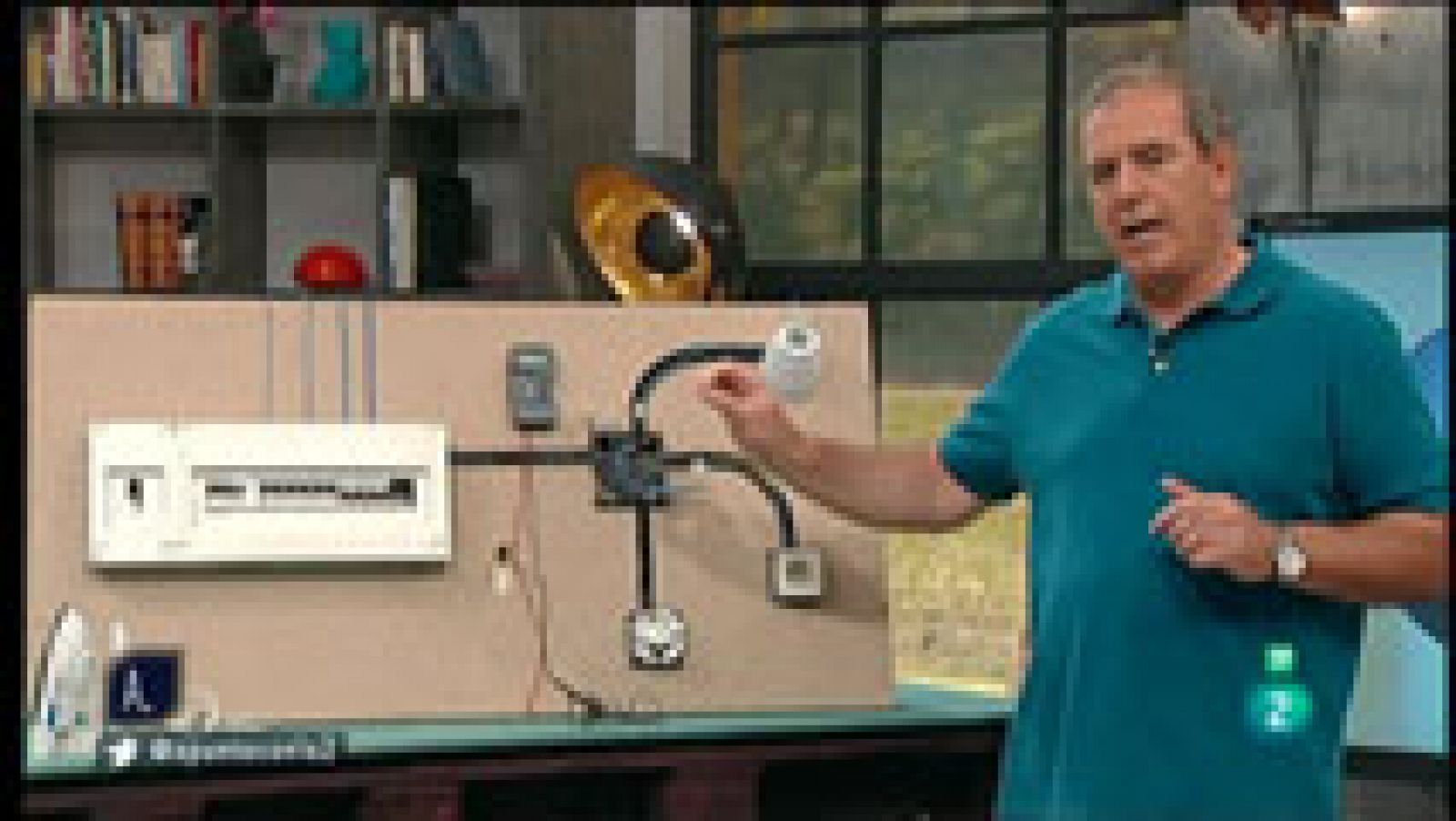 A punto con La 2 - Bricolaje - Instalar una puerta corredera y conceptos básicos de electricidad