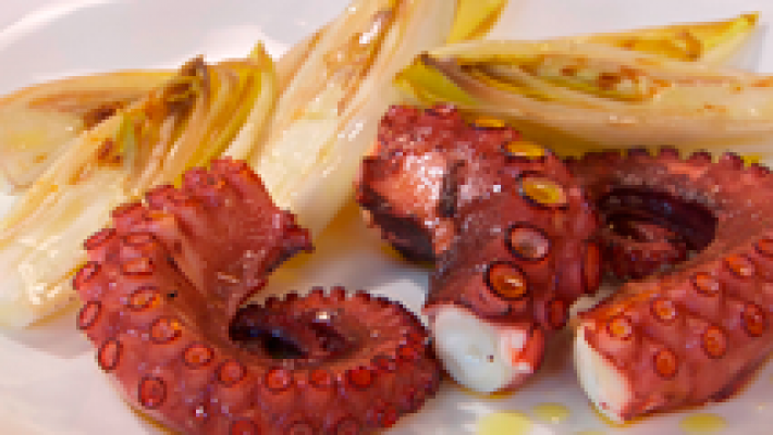 RTVE Cocina - Pulpo a la brasa con endivias