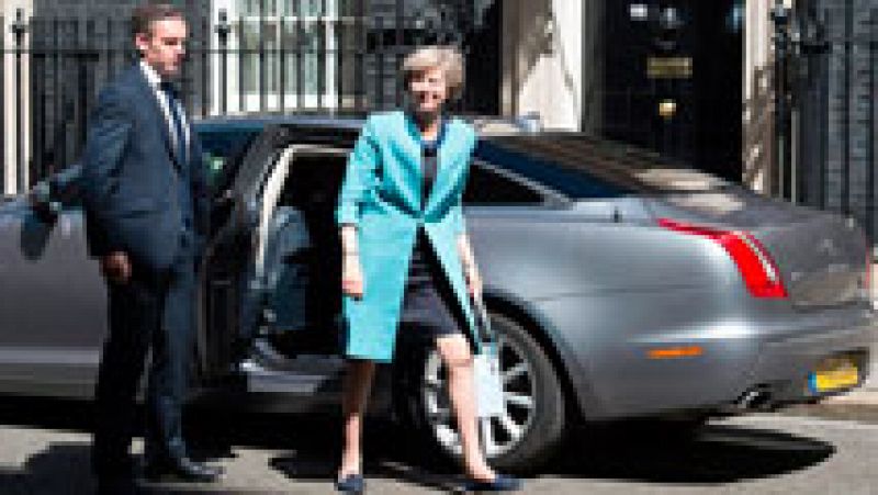 Theresa May empieza a conformar el nuevo Gobierno de Reino Unido