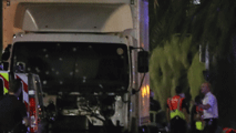 Atentado terrorista en Niza: Así circulaba el camión por el Paseo de los Ingleses