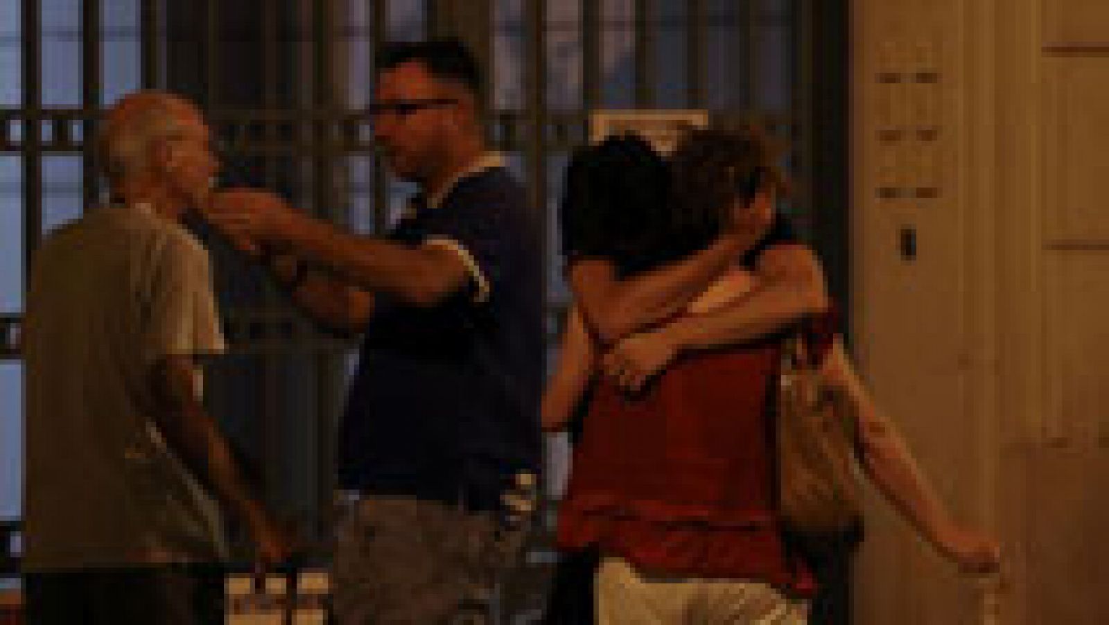 Testigos presenciales hablan de caos, confusión y decenas de cuerpos en el suelo - Informativo 24h | Ver