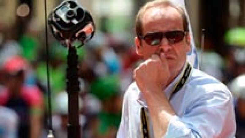 El director de la carrera francesa ha optado por no detener el Tour tras el atentado de Niza, por el que se ha guardado un minuto de silencio en la salida de la etapa de este viernes.