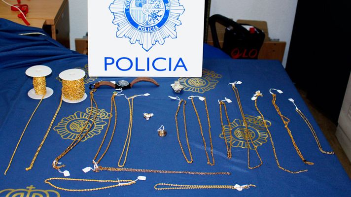 Telediario 1 - Tres detenidos por "hurto cariñoso"