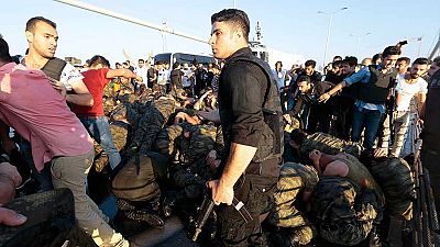 Miles de detenciones en Turqu�a tras el golpe de Estado