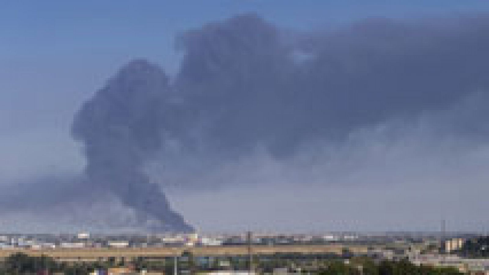 El incendio que ha arrasado gran parte de la fábrica del grupo de alimentación Ybarra en Dos Hermanas (Sevilla), se encuentra ya controlado, ha confirmado un portavoz del parque de bomberos de la localidad sevillana.El fuego, que se inició a media ta