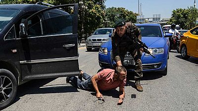 Estambul recupera la normalidad mientras prosiguen las purgas tras el golpe en Turqu�a