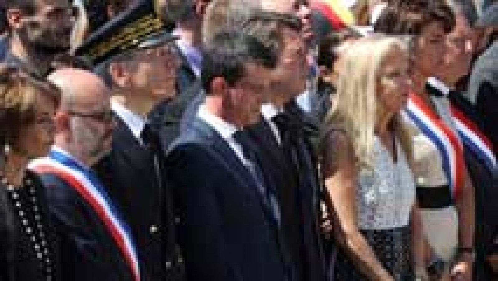 Telediario 1: Los homenajes a las víctimas y los abucheos a los políticos se mezclan en Niza | RTVE Play