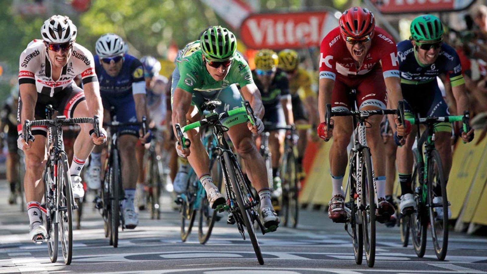 Sagan se impone en la decimosexta etapa y Froome sigue líder | Ver