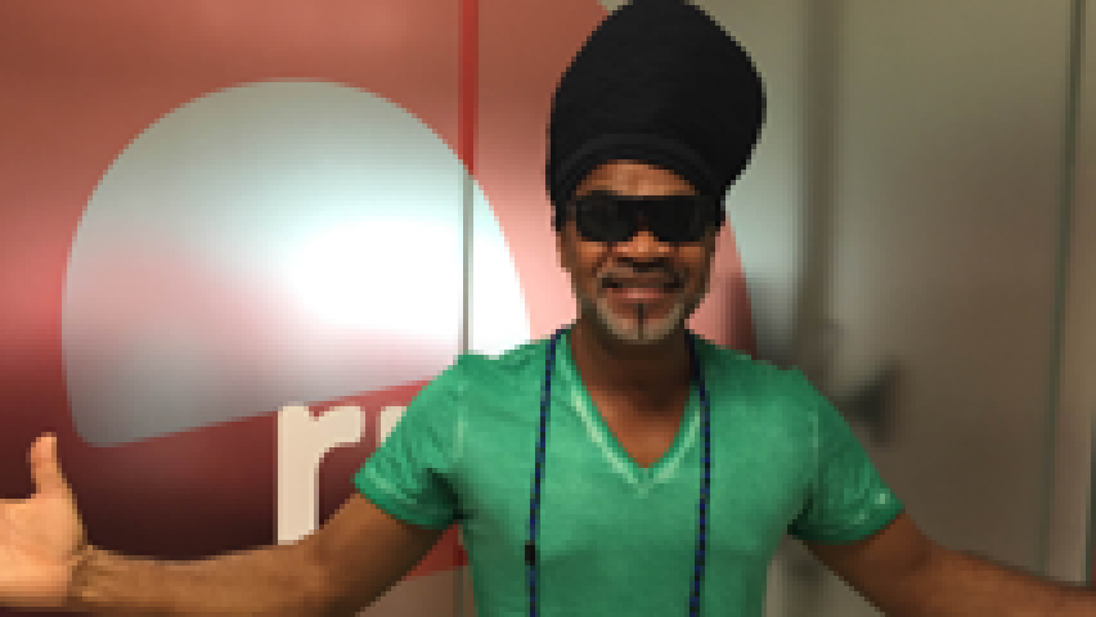 Carlinhos Brown, desata su energía en directo en  'Las mañansa de RNE' | Ver