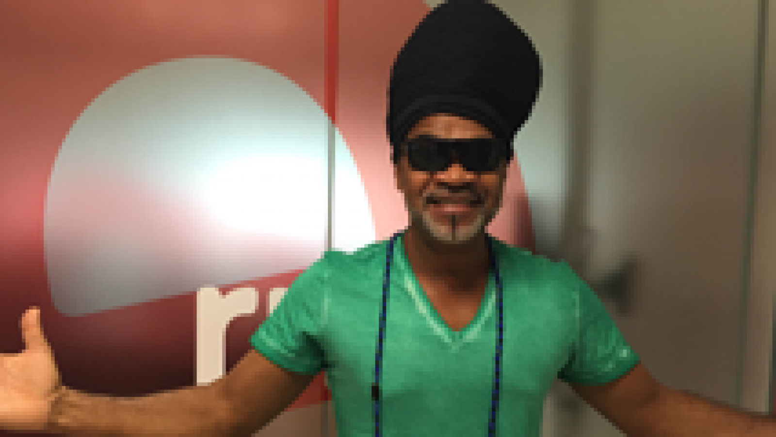 Carlinhos Brown, desata su energía en directo en  'Las mañansa de RNE'