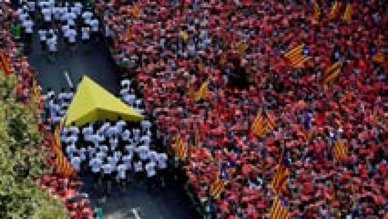 Los partidarios de la independencia superan en cinco puntos a los detractores, según el CIS catalán 