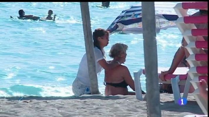 Informatiu Balear - Persecucuó als massatgistes il·legals a la platja