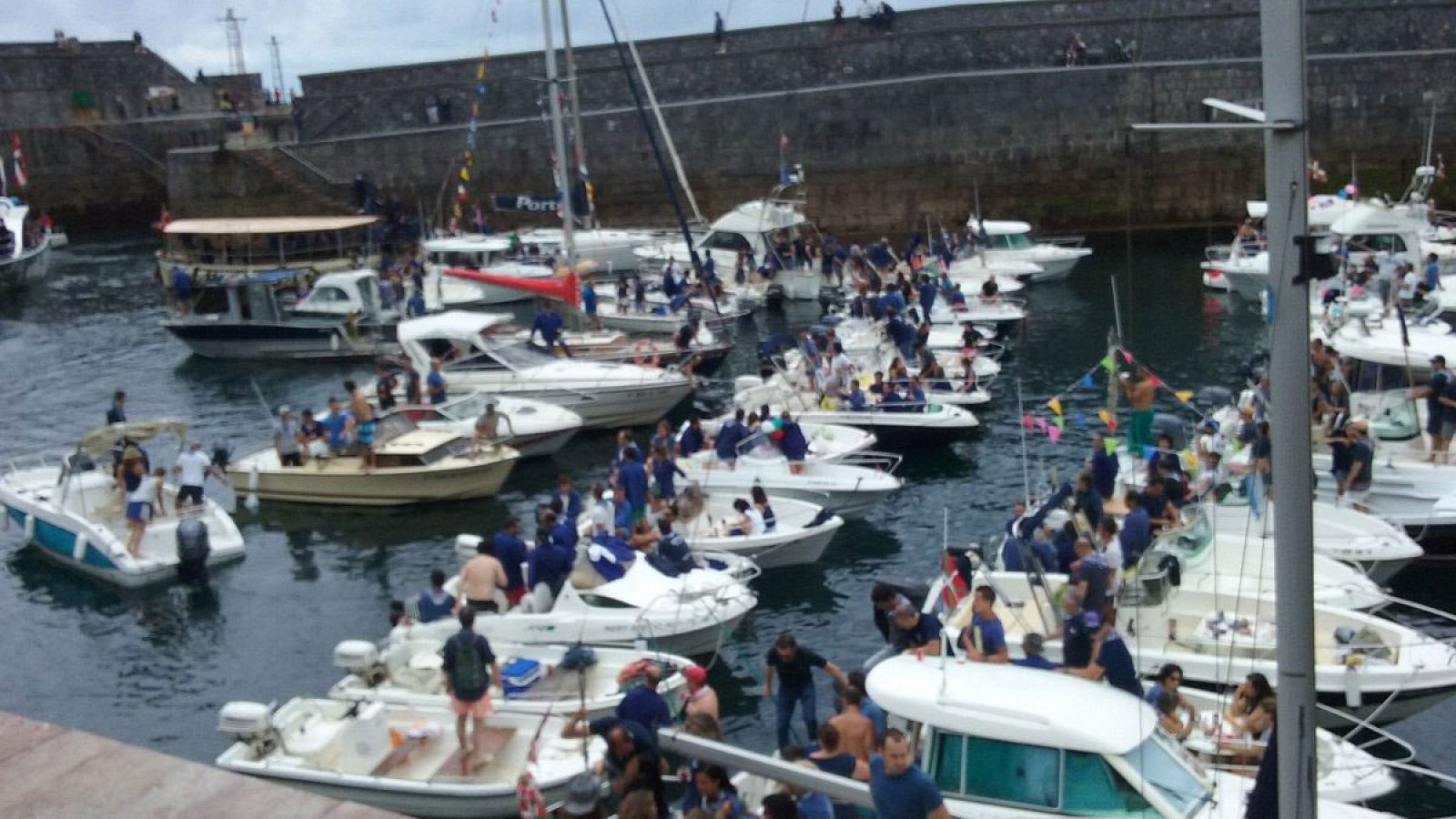 Bermeo y Mundaka se disputan la isla de Ízaro