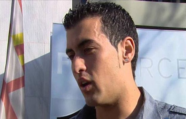  - Busquets renueva con el Barcelona