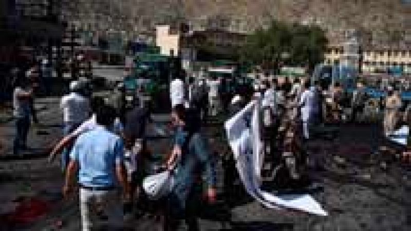 Decenas de muertos en un atentado al paso de una manifestación en Kabul