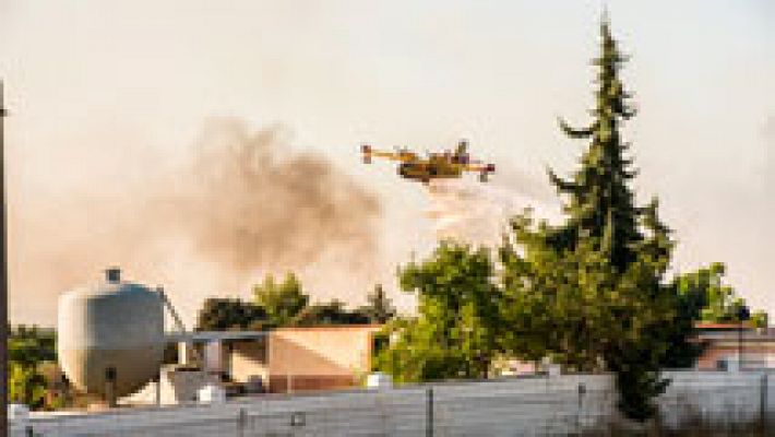 Una decena de viviendas desalojadas por un incendio en Cáceres