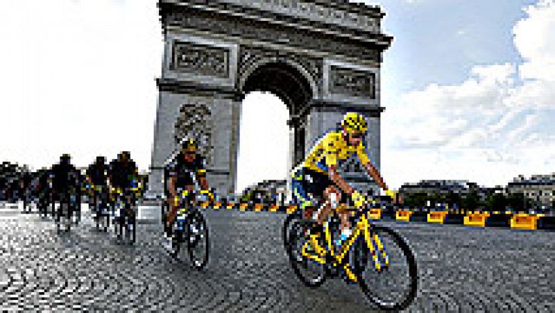 El britnico Chris Froome (Sky) entr por tercera vez con el maillot amarillo de vencedor del Tour de Francia en los Campos Elseos de Pars, donde el alemn Andr Greipel (Lotto Soudal) se sum a la fiesta como ganador al esprint de la ltima etapa,