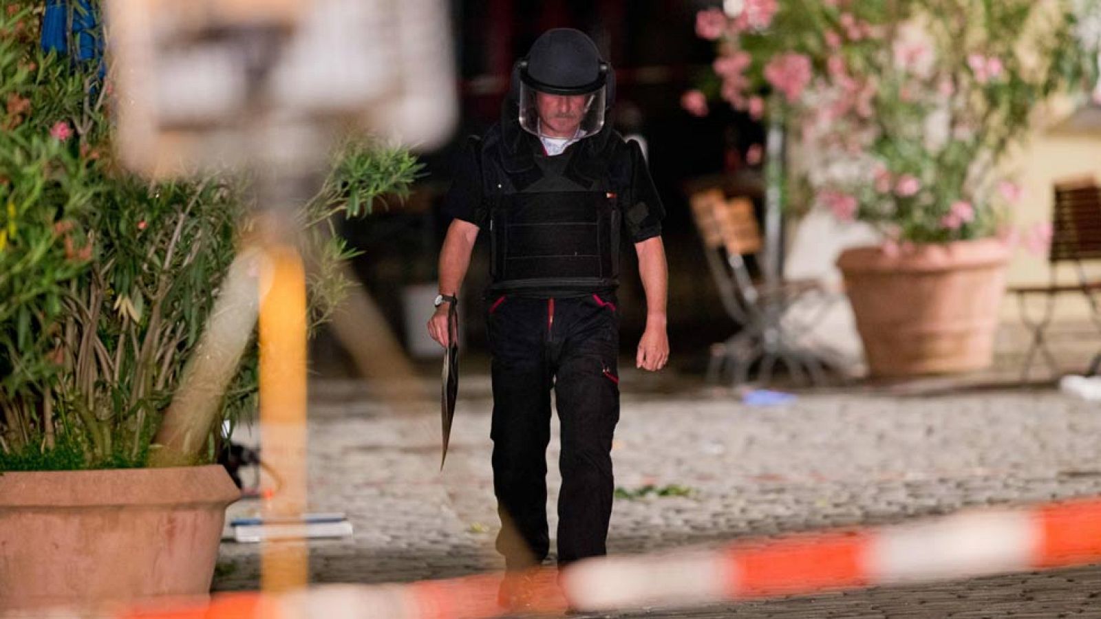 Un refugiado sirio se hace explosionar en Alemania y causa 12 heridos - Informativo 24h | Ver