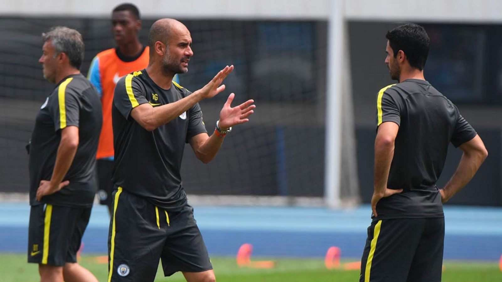 El reencuentro Guardiola - Mourinho deberá esperar por culpa del césped | Ver