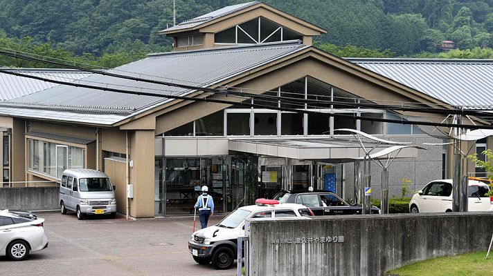 Los desayunos - Un hombre mata a 19 personas y hiere a 25 en una residencia de discapacitados