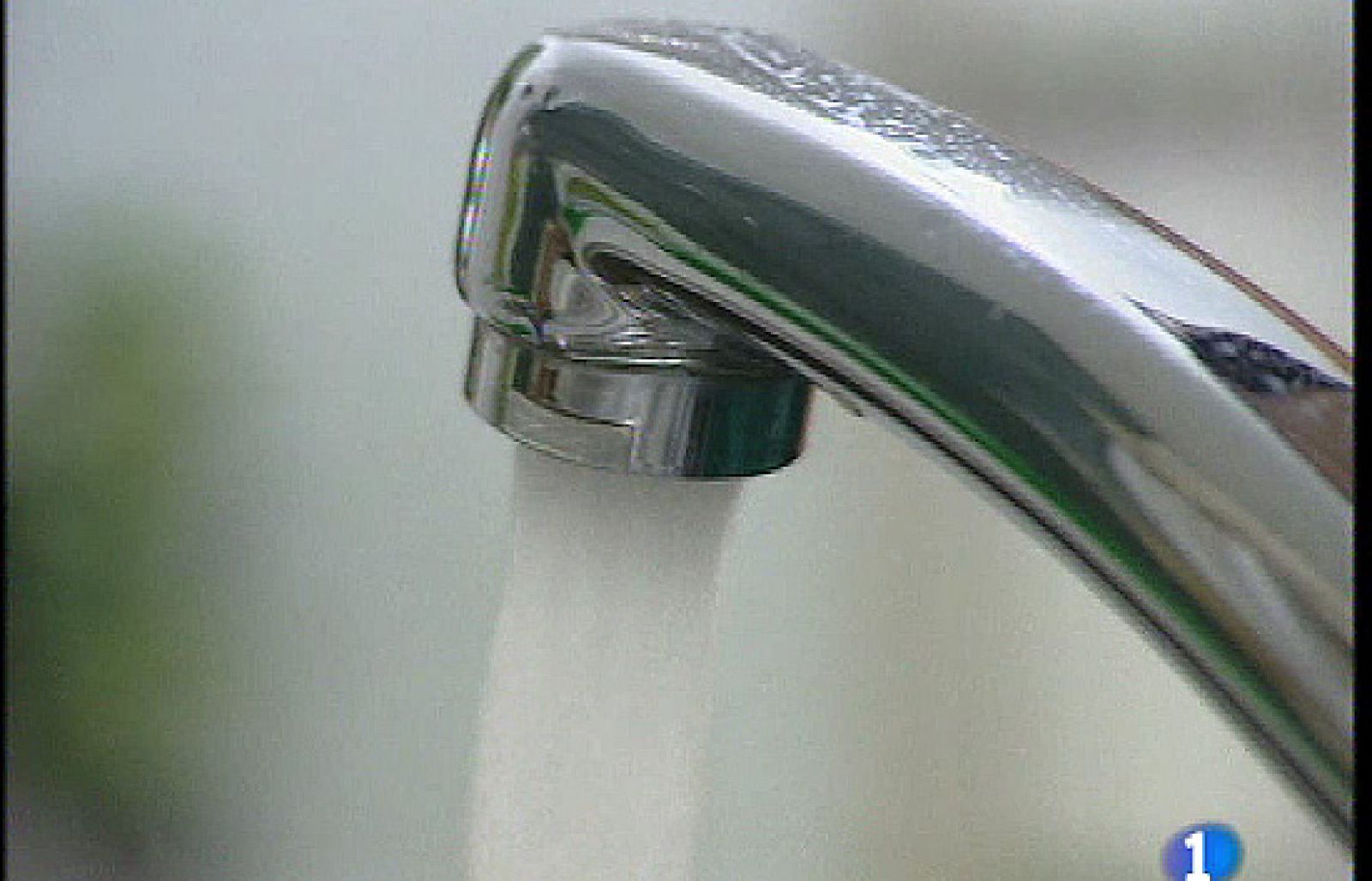 El agua puede costar hasta 300 euros más al años en unas ciudades | Ver