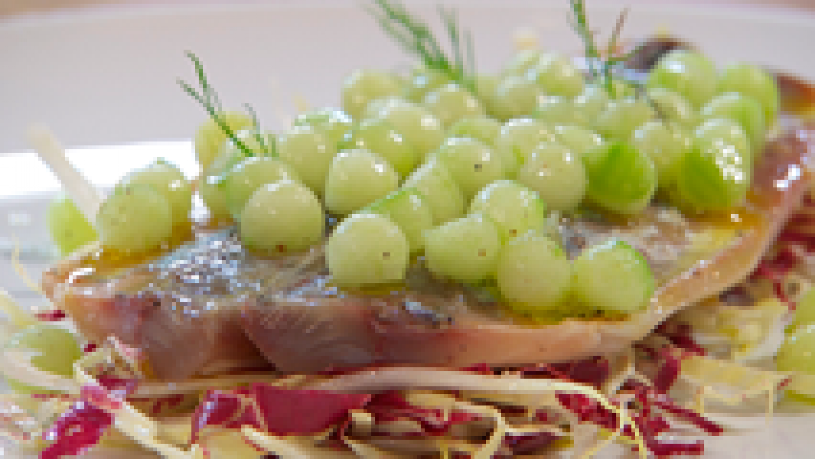 Caballa en salmuera con ensalada
