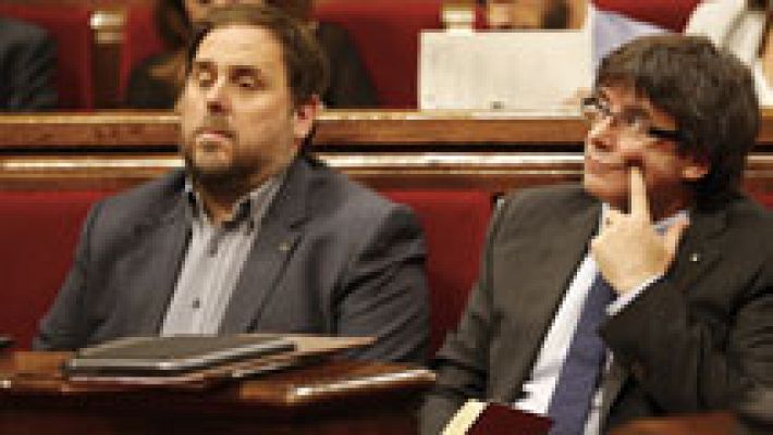 El Parlament desobedece al Constitucional al avalar con los votos de JxSí y la CUP la vía unilateral a la independencia