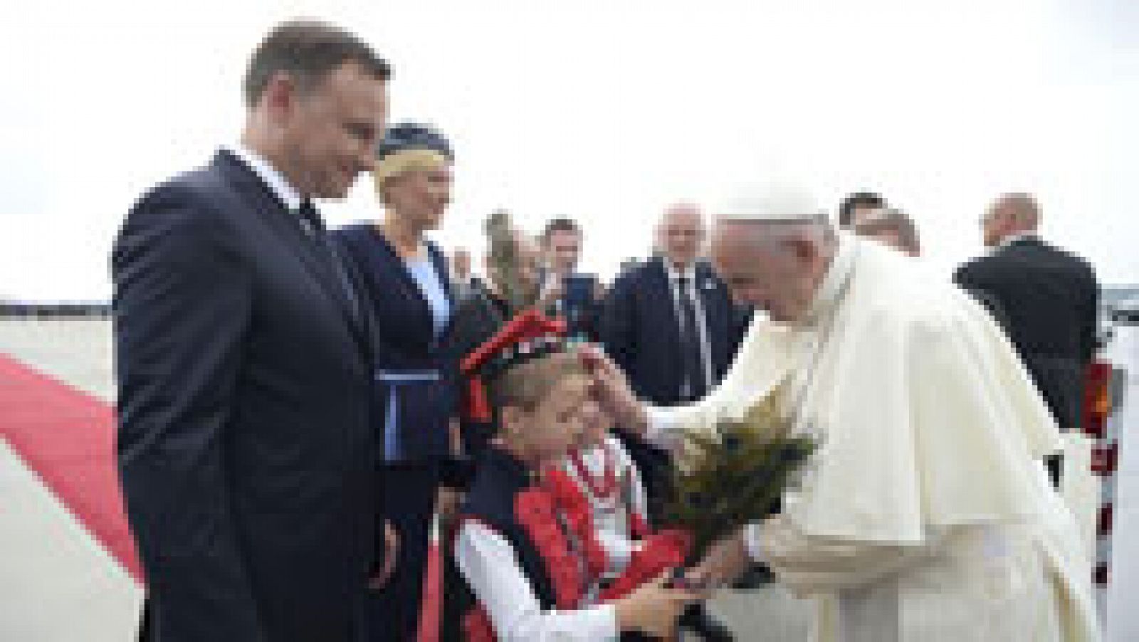Telediario 1: El papa Francisco advierte de que "el mundo está en guerra" pero que no es "una guerra de religiones" | RTVE Play