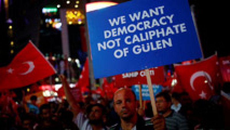 El Gobierno turco ordena el cierre de 130 medios de comunicación