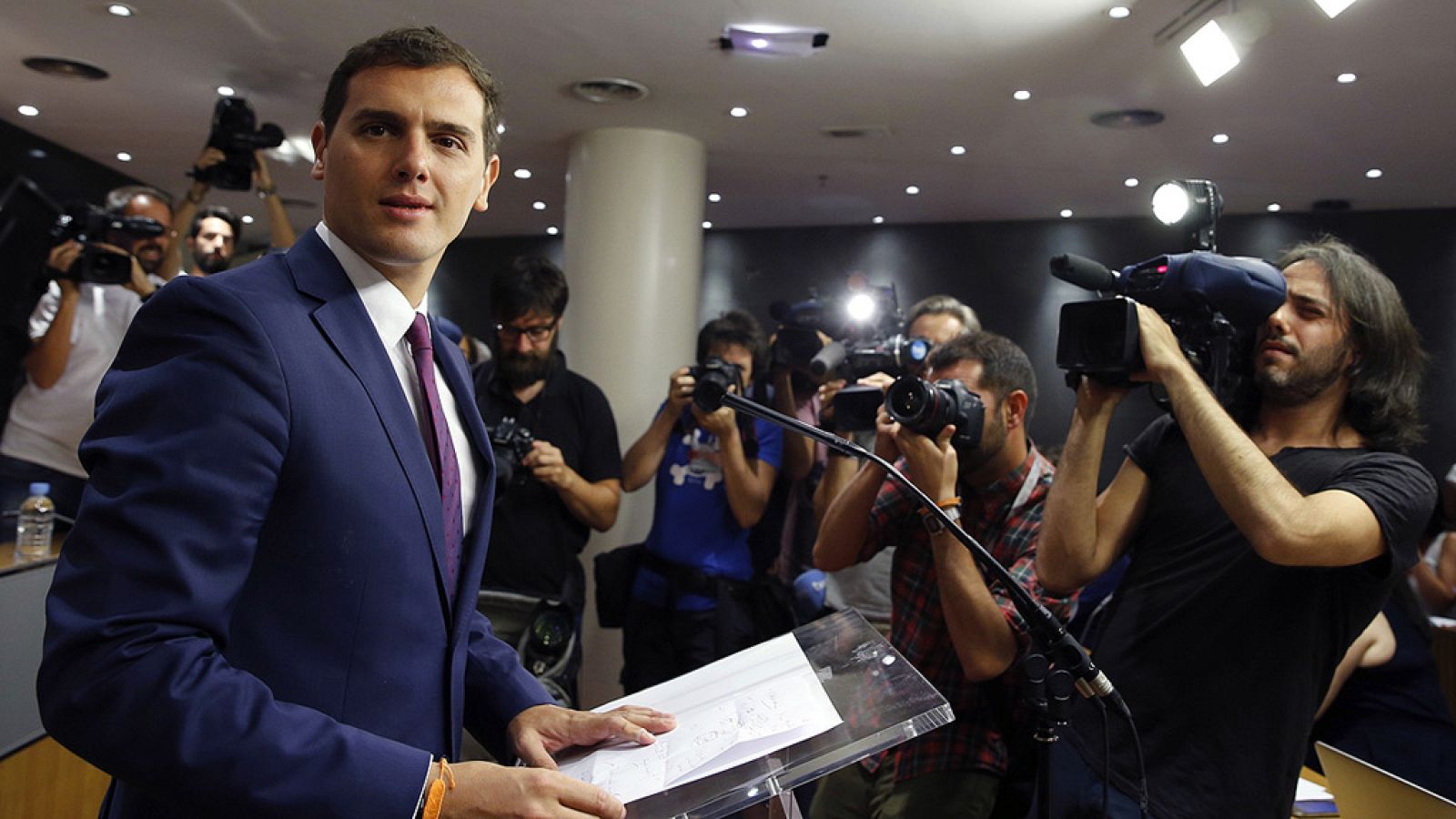 Rivera lleva dos alternativas al rey: gobierno "de consenso" constitucionalista o abstención general