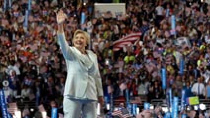 Clinton acepta la nominación: "Llevaré vuestras historias y voces conmigo a la Casa Blanca"
