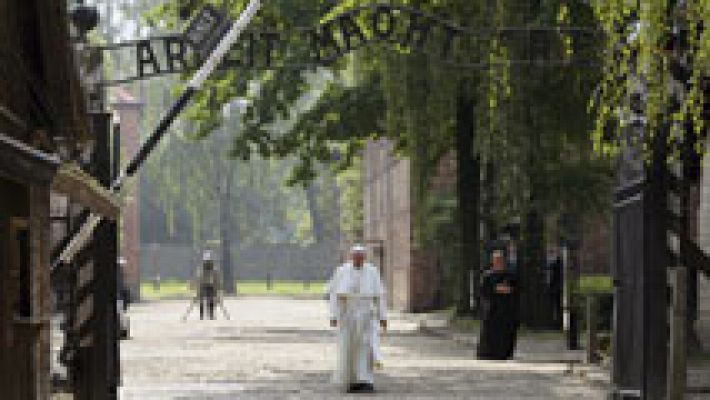 Informativo 24h - El papa Francisco visita los campos de concentración de Auschwitz y Birkenau