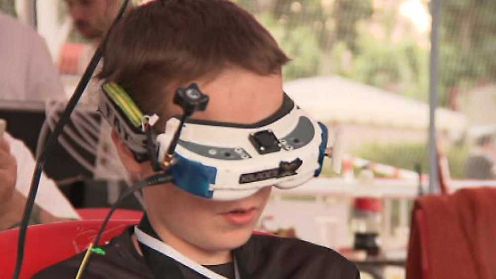 Zoom Net - Drones en El Escorial, Andro4All, Festival SinSal y "Deus Ex: Mankind Divided" - ver ahora