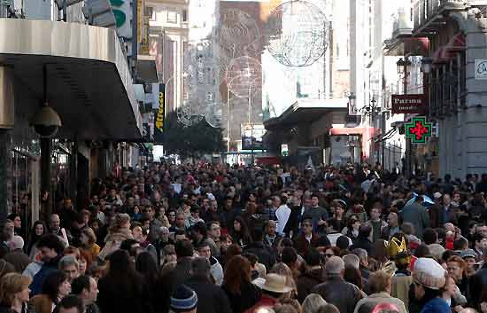 Los comercios están llenos de gente que ha dejado para el último momento las compras navideñas