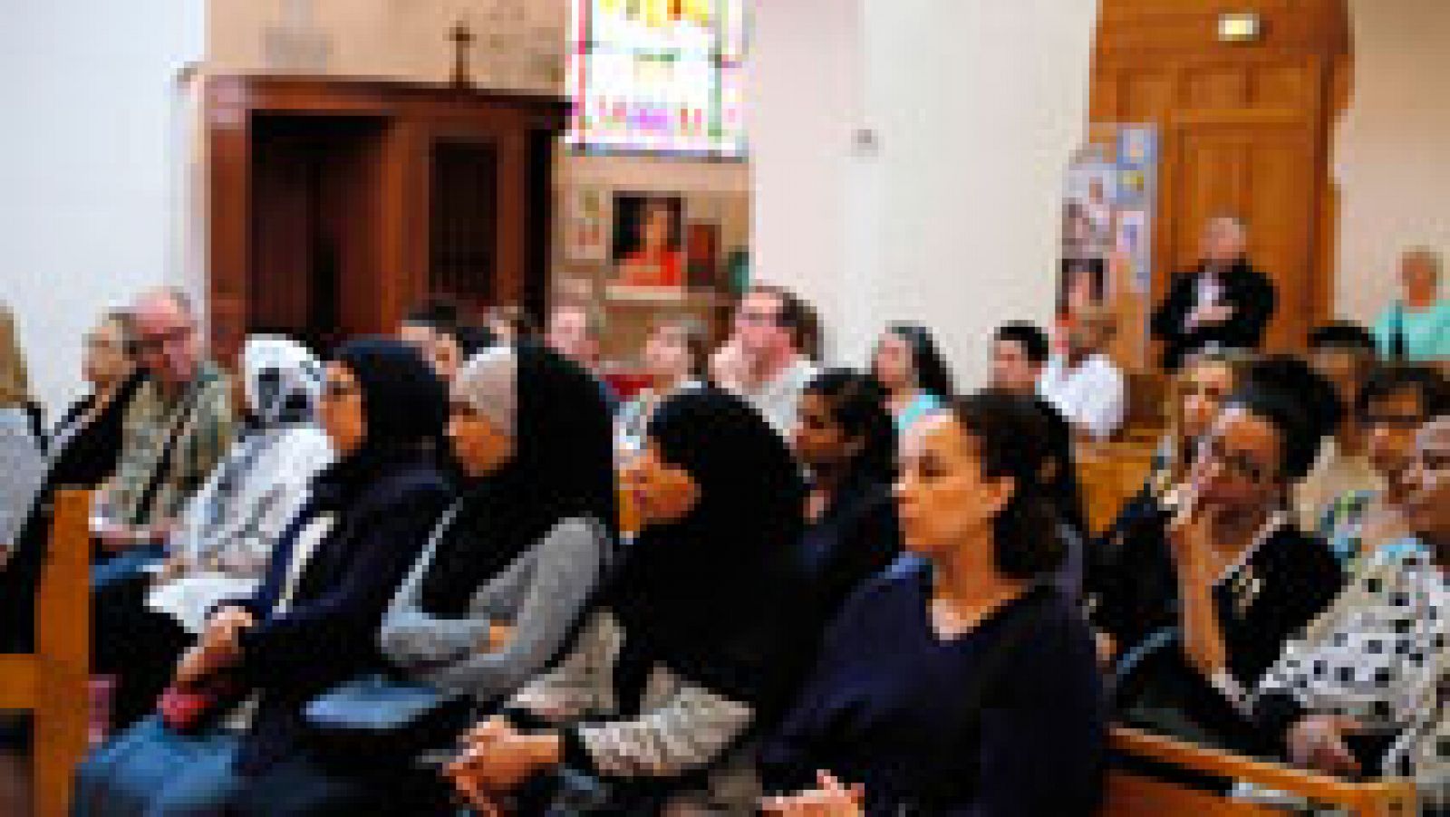 Cristianos y musulmanes rezan juntos por el sacerdote asesinado por dos yihadistas
