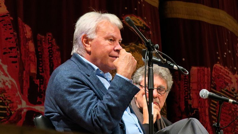 Felipe González insta al PSOE a "dejar formar gobierno, incluso si Rajoy no se lo merece"