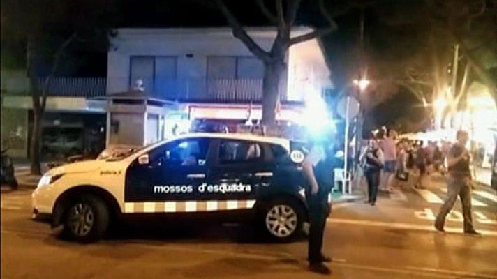Telediario 1 - Cinco alemanas detenidas por una 'flashmob' que activó la alarma antiterrorista en un municipio de Girona