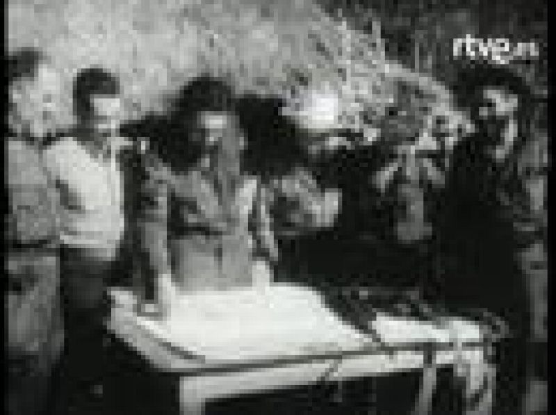 Fidel Castro en Sierra Maestra con otros comandantes guerrilleros