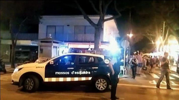 Telediario 1 - En libertad con cargos las cinco detenidas por un 'flashmob' que desató el pánico en un municipio de Girona